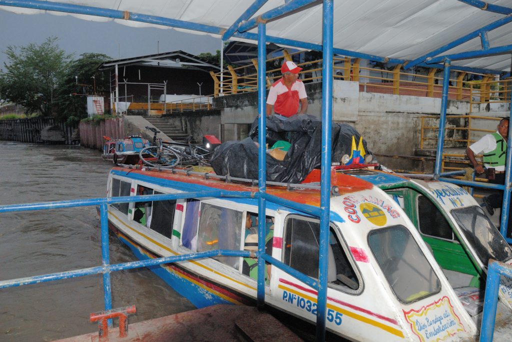 Boat departing Barrancabermeja for El Banco on the way to Mompox