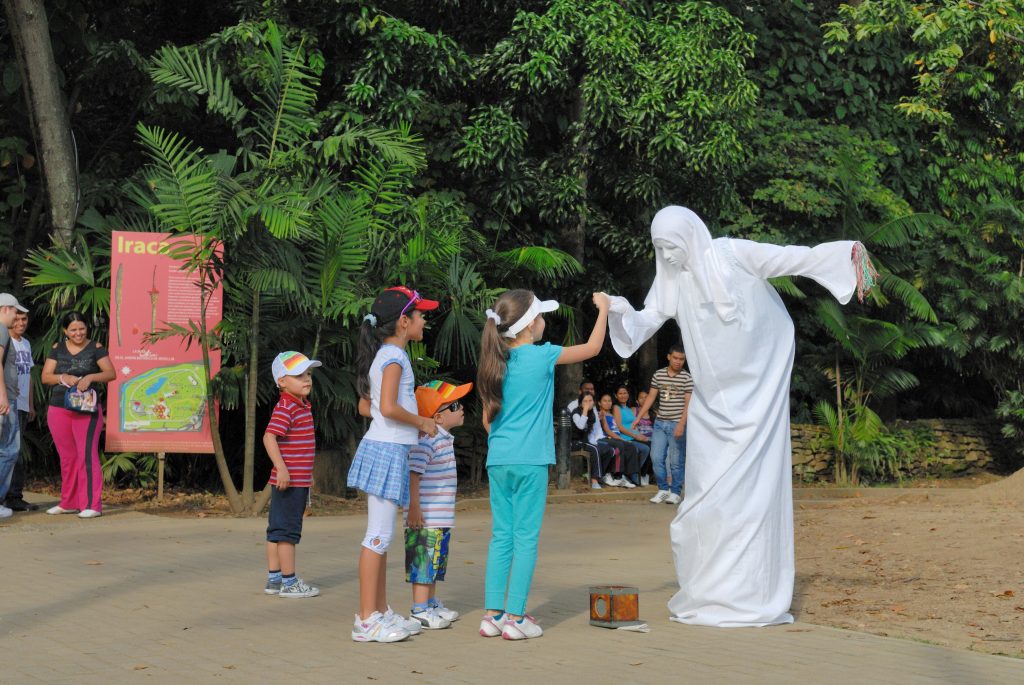 Urban art, near Jard&iacute;n Bot&aacute;nico, Medell&iacute;n